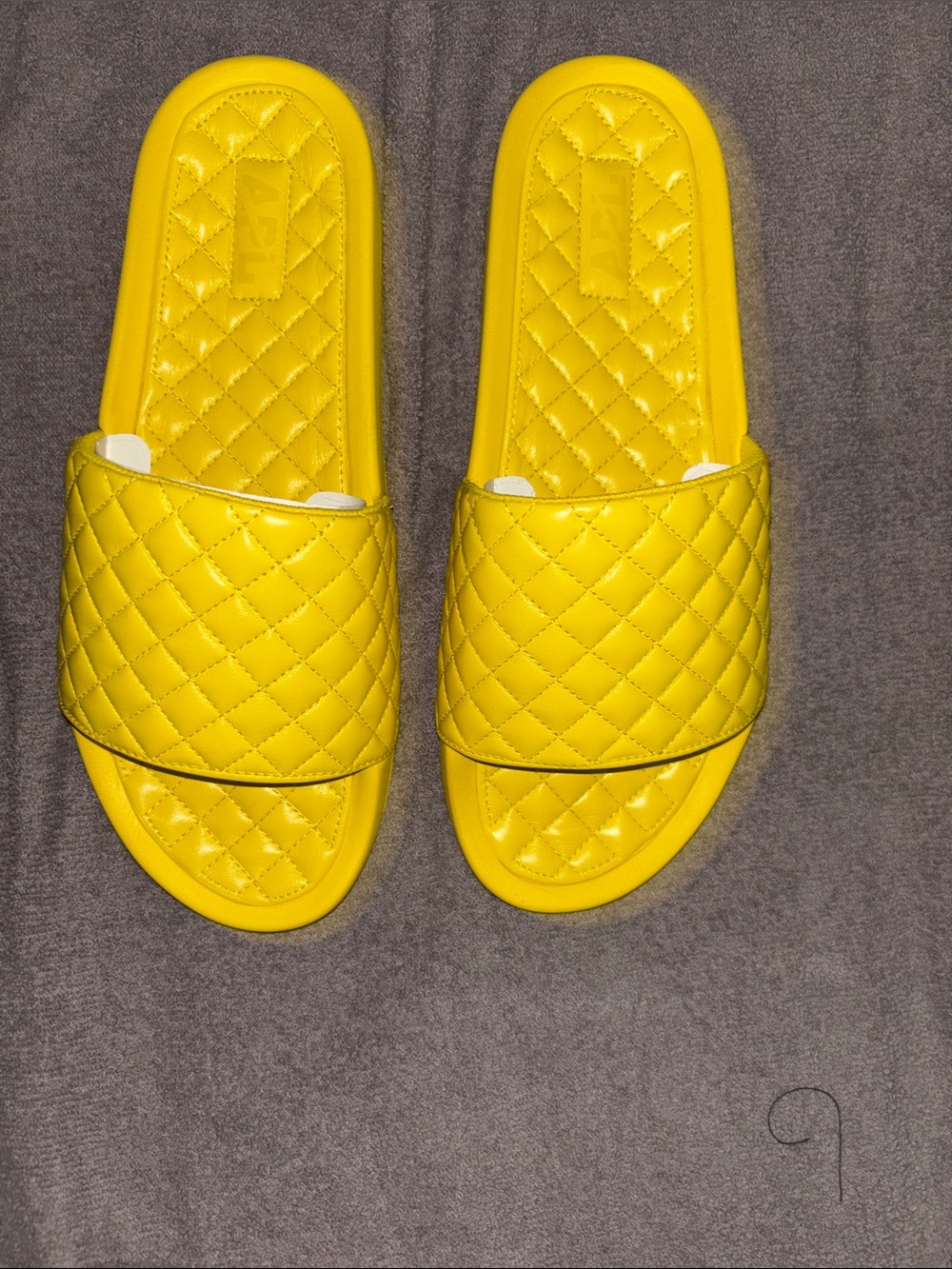 APL Lusdo  Slide Sandals - Yellow size 11